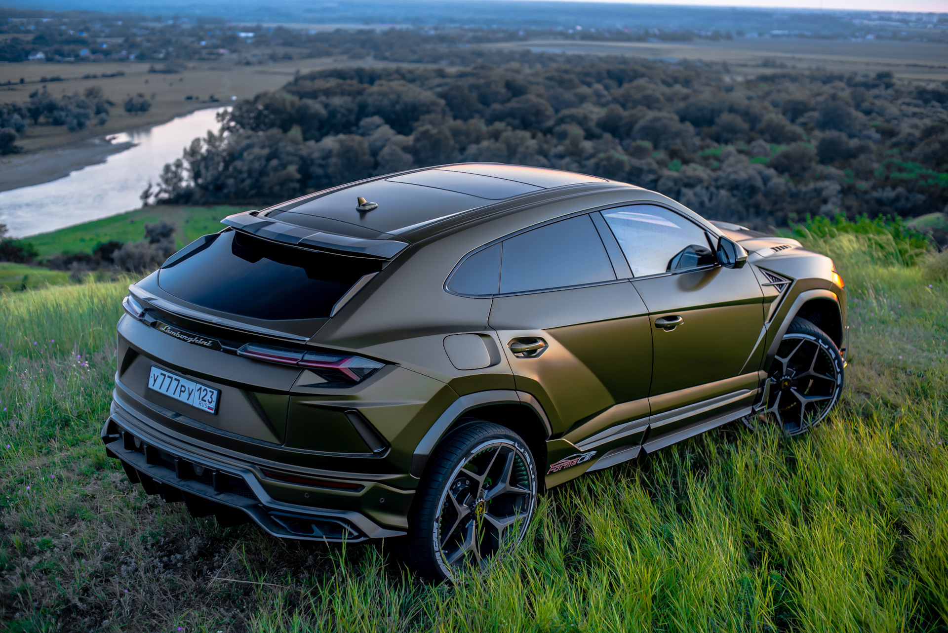 Урус 2023. Lamborghini Urus хаки. Ламборгини Урус цвет хаки. Lamborghini Urus EVO. Ламборгини Урус хаки матовый.