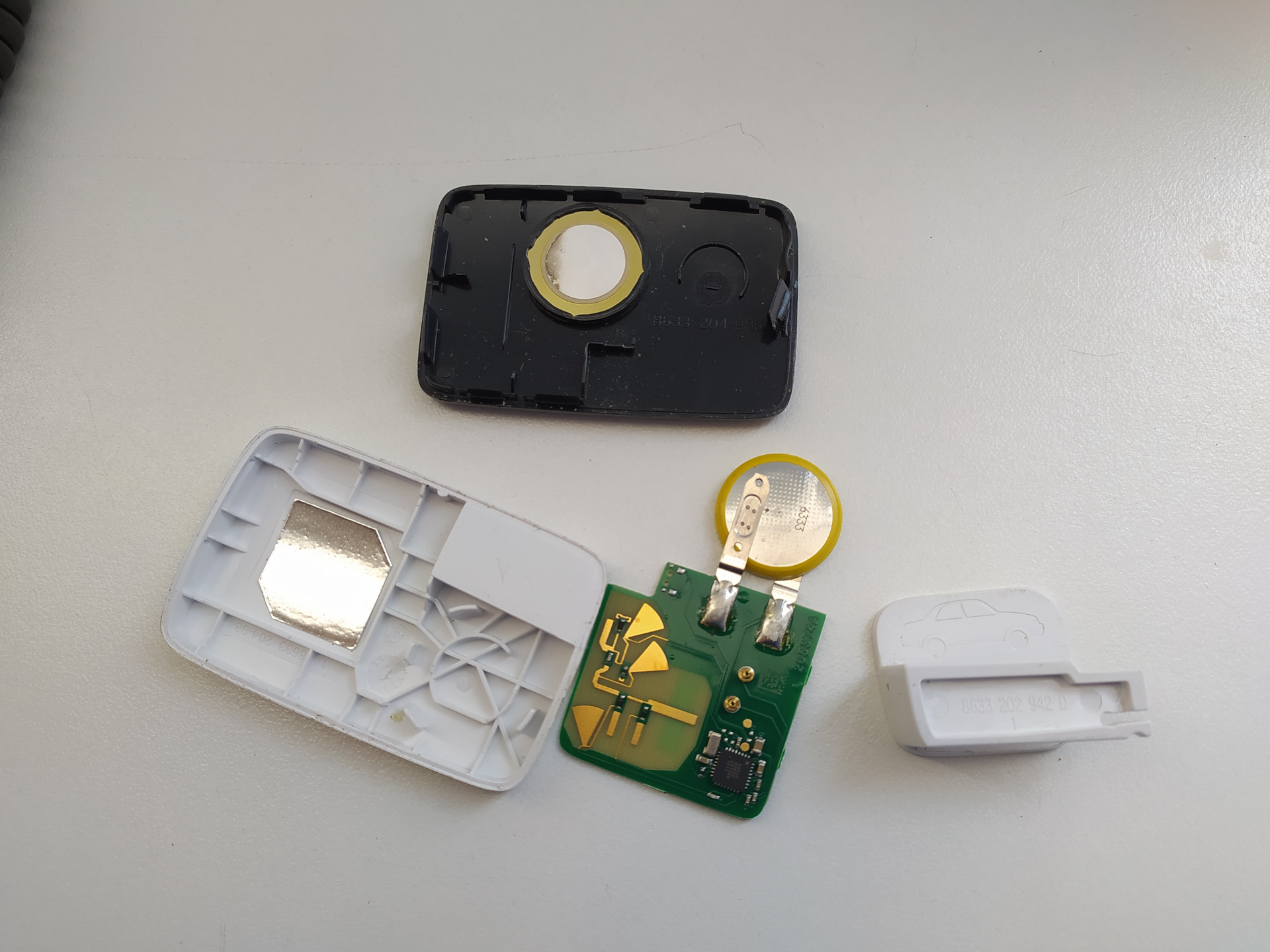 Батарейка cr2032 для транспондера. Как поменять батарейку в транспондере автодор самому. Транспондер kapsch 4010 что это. Транспондер автодор замена батарейки. Замена батарейки в транспондере автодор.