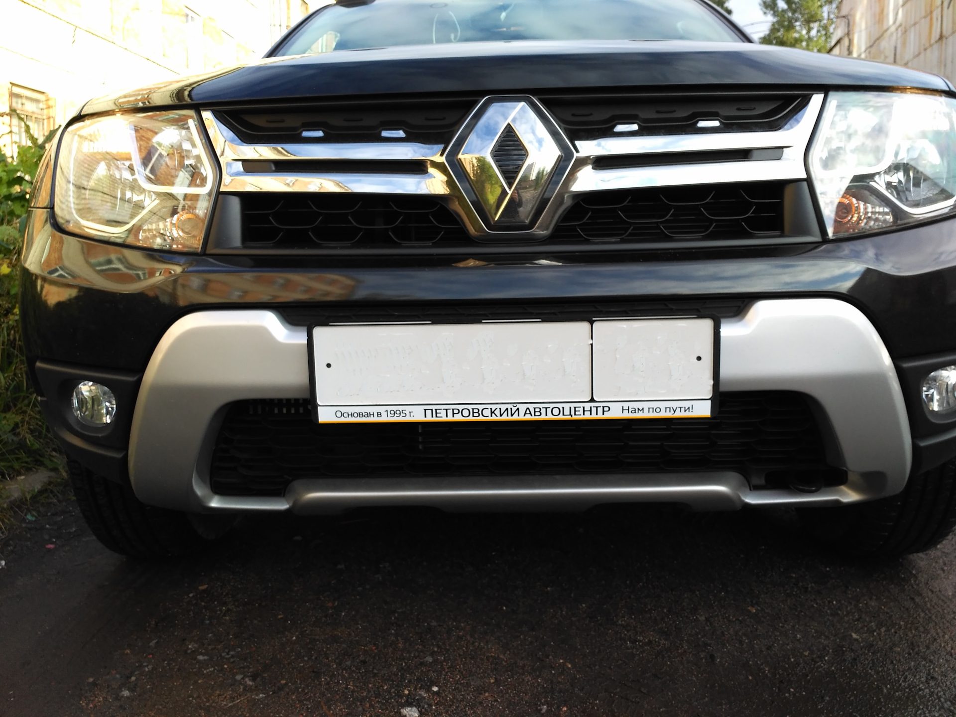 Решетка дастер купить. Renault Duster 2017 решетка радиатора. Решетка радиатора Дастер 2. Решетка Renault Duster 2. Renault Duster 1 решетка радиатора.