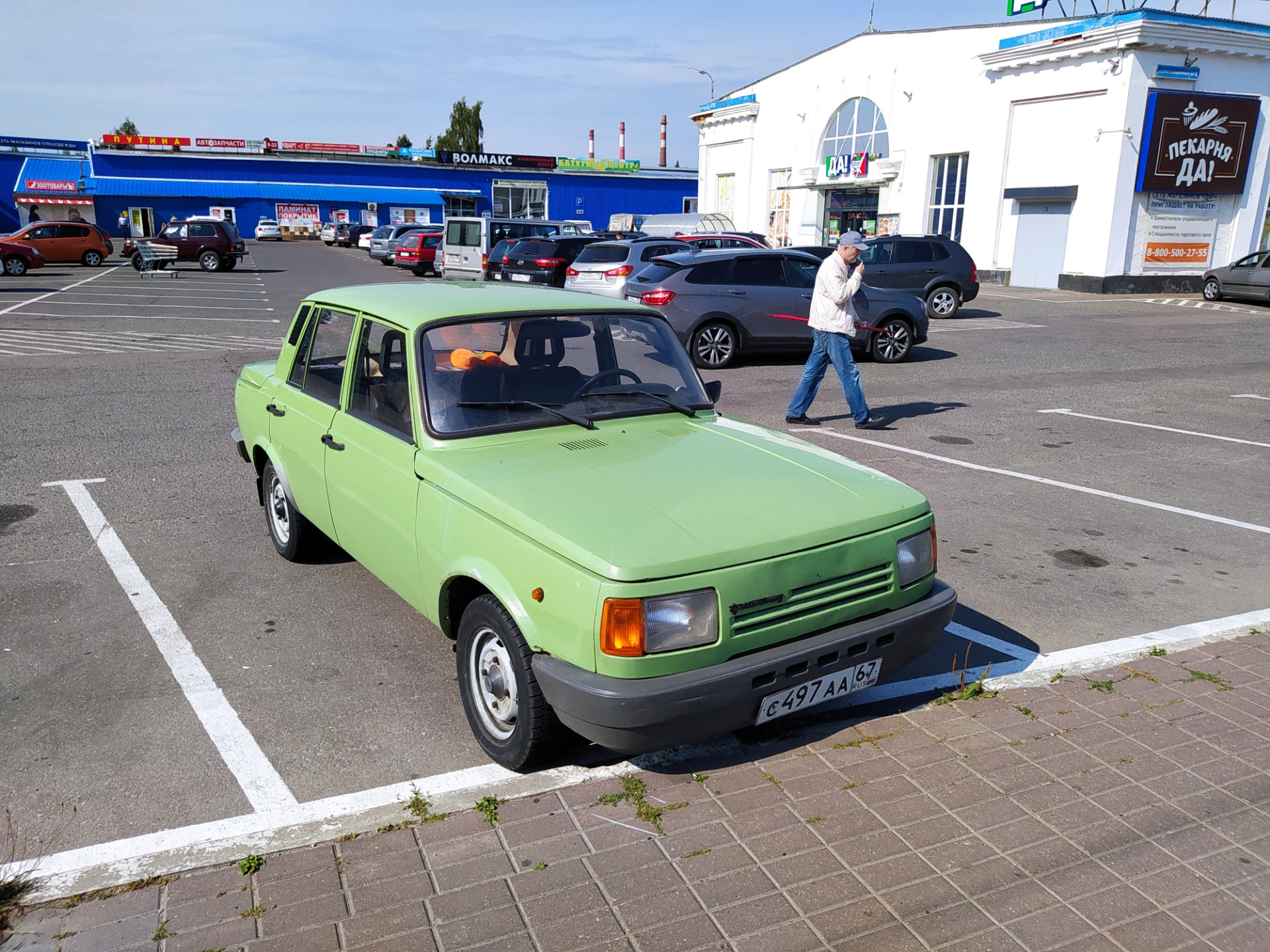 Авто обнинск. Автомобили за 190т.р. Геленджик машина. Зеленая машина Геленджик. Интересные машины в Омске.