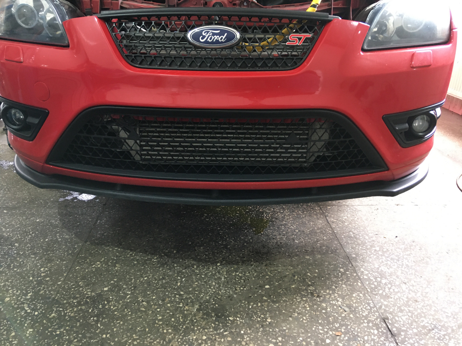 передняя решетка на форд фокус 2. решетка форд фокус 2 рестайлинг. решетка форд фокус. решетка радиатора форд фокус 2. форд фокус 2 черная решетка радиатора.