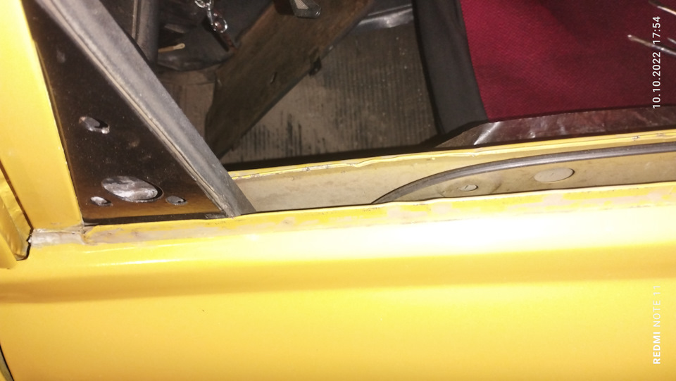 Замена наружной бархотки(слизыватель) на передних дверях — Москвич 2140 ...