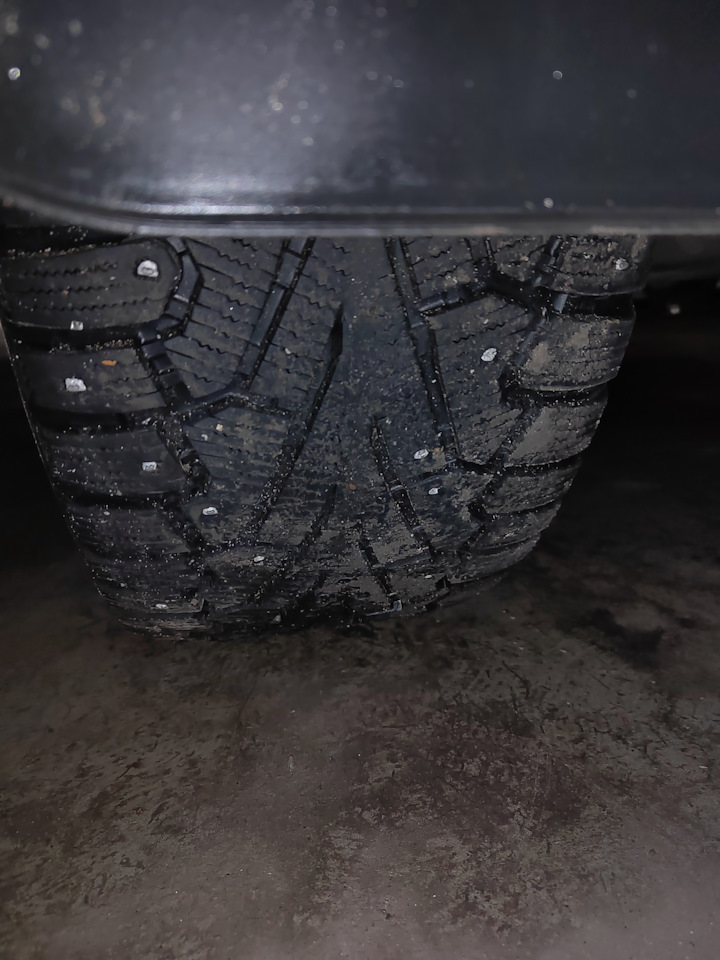 Шины зимние шипованные Pirelli 245/45 R20 на Geely Tugella. Б/у | 33 ...