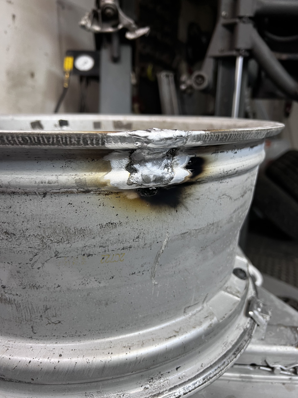 Shit happens… или почему спускало колесо — Volvo S60 (2G), 2 л, 2014 ...