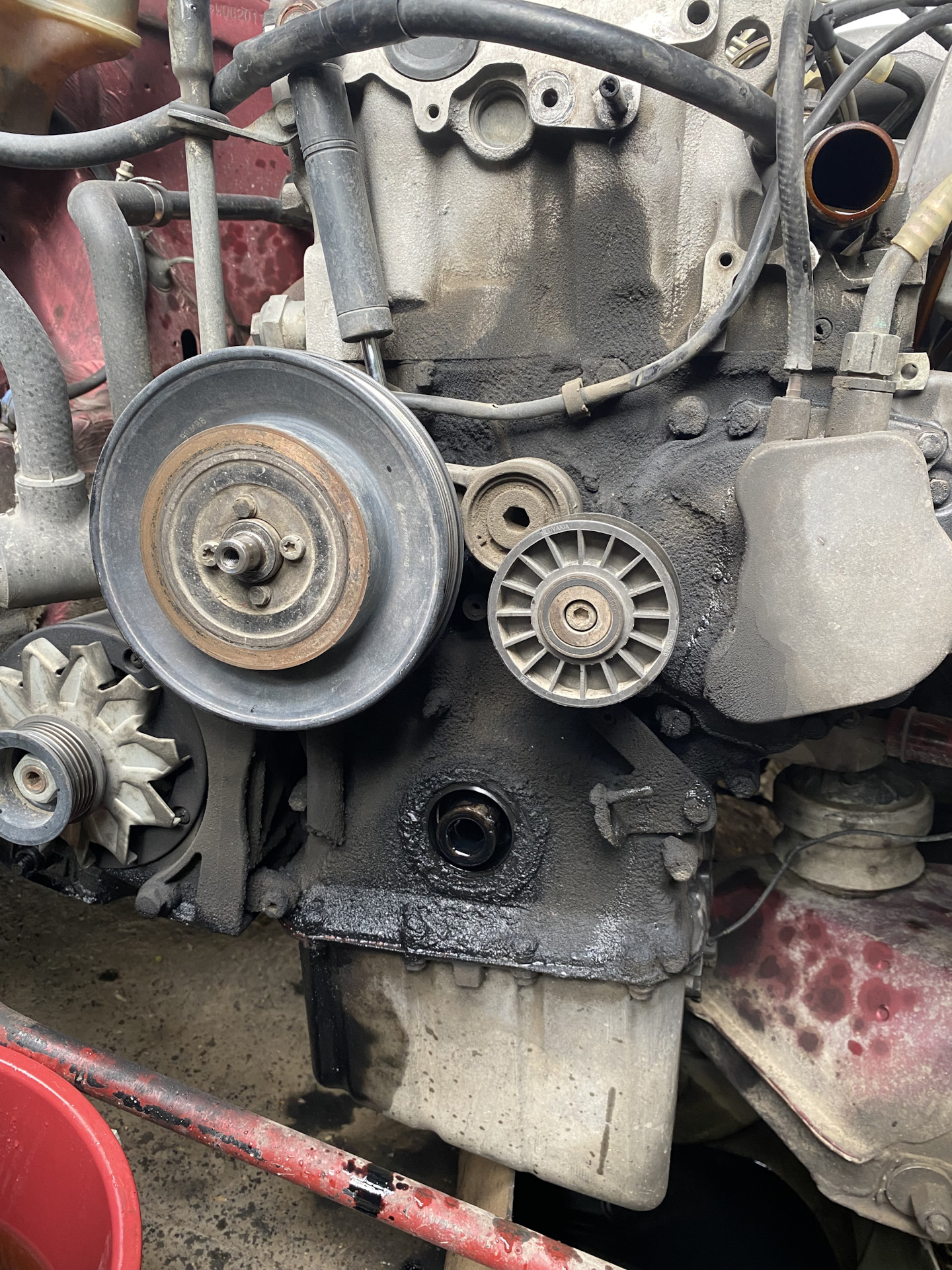 Фланец оригинал и передний коренной сальник — Mercedes-Benz 190 (W201 ...