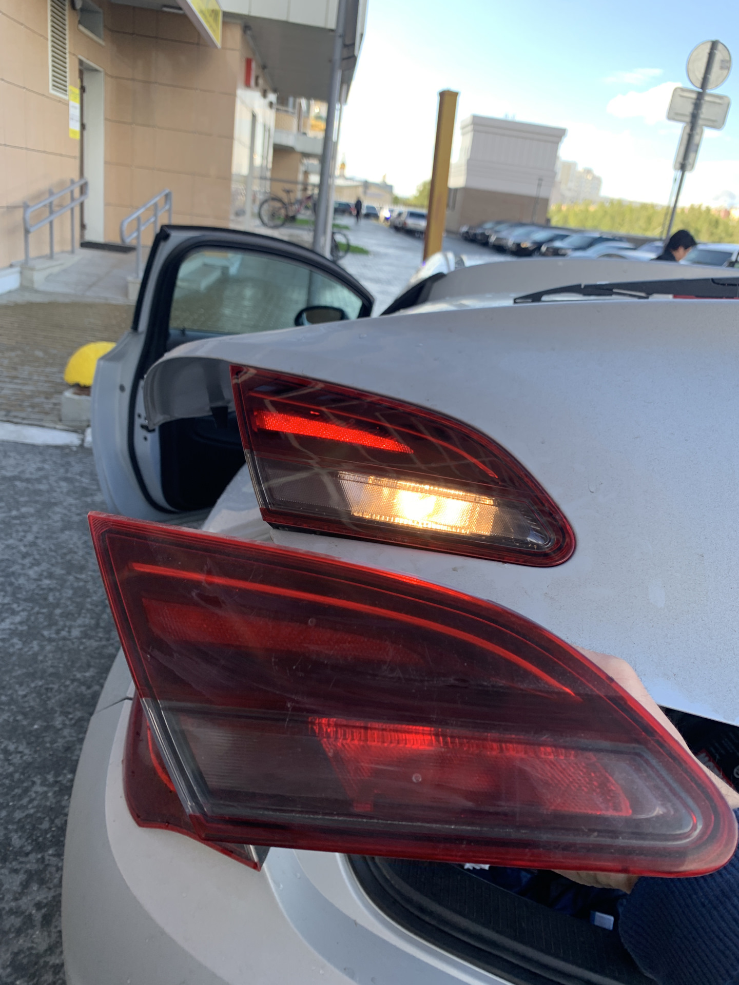 Не горит задний габаритный фонарь — Opel Astra J GTC, 1,4 л, 2013 года ...