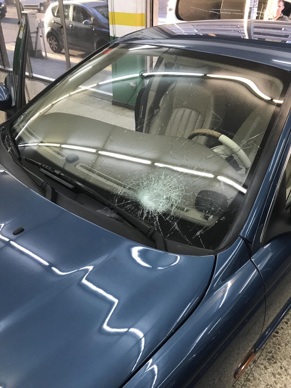 Замена лобового два раза. удачно. — Jaguar X-Type, 2,1 л, 2003 года ...