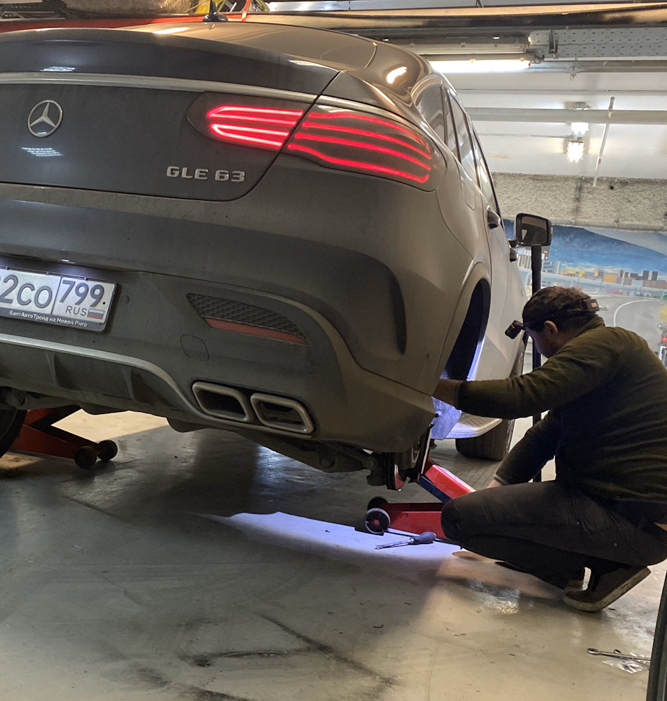 Замена задних колодок — Mercedes-Benz GLE-Class Coupe (C292), 6,3 л ...