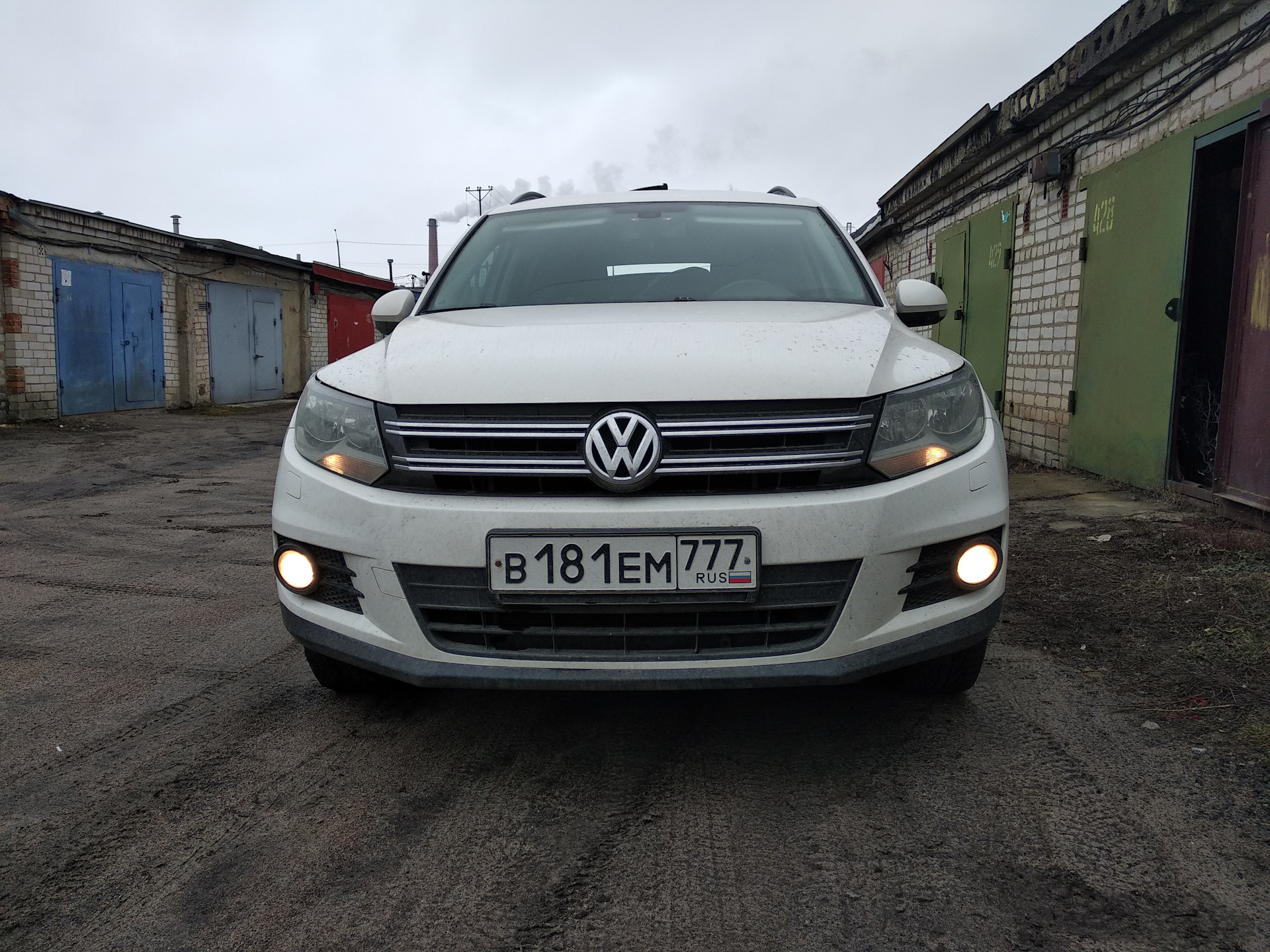 Тигуан 1 рестайлинг. Tiguan 2012 ПТФ. ПТФ Тигуан 1. Led ПТФ Тигуан 1. Лед туманки Тигуан 1.