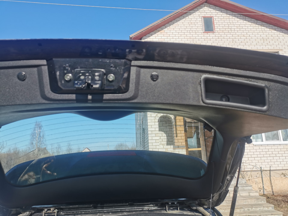 Клипсы и болт в ручке закрывания крышки багажника — Nissan Qashqai (2G)