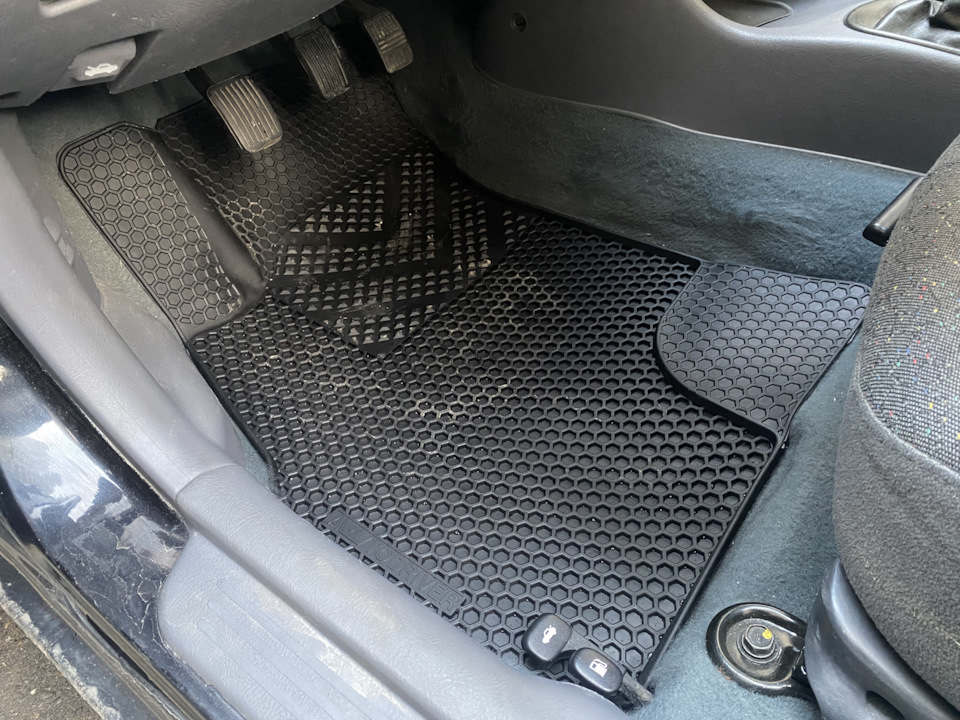 Водительский резиновый ковер — Hyundai Accent (2G)