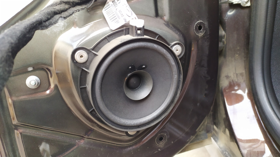 Заводской динамик — Lada XRAY