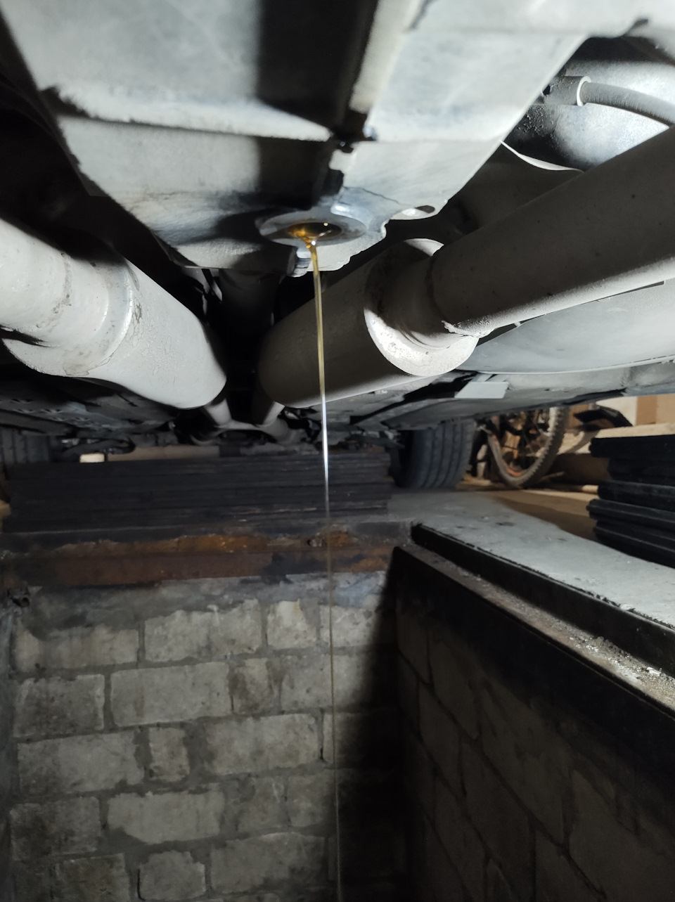 Замена масла в заднем редукторе. — Audi Allroad (C5), 2,7 л, 2002 года ...