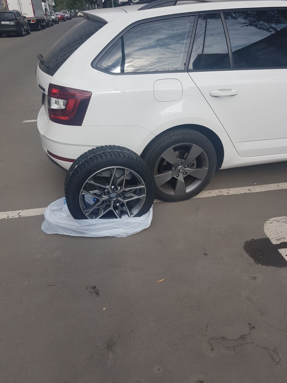 Шины зима — Skoda Octavia Combi A7 Mk3, 1,8 л, 2018 года | шины | DRIVE2