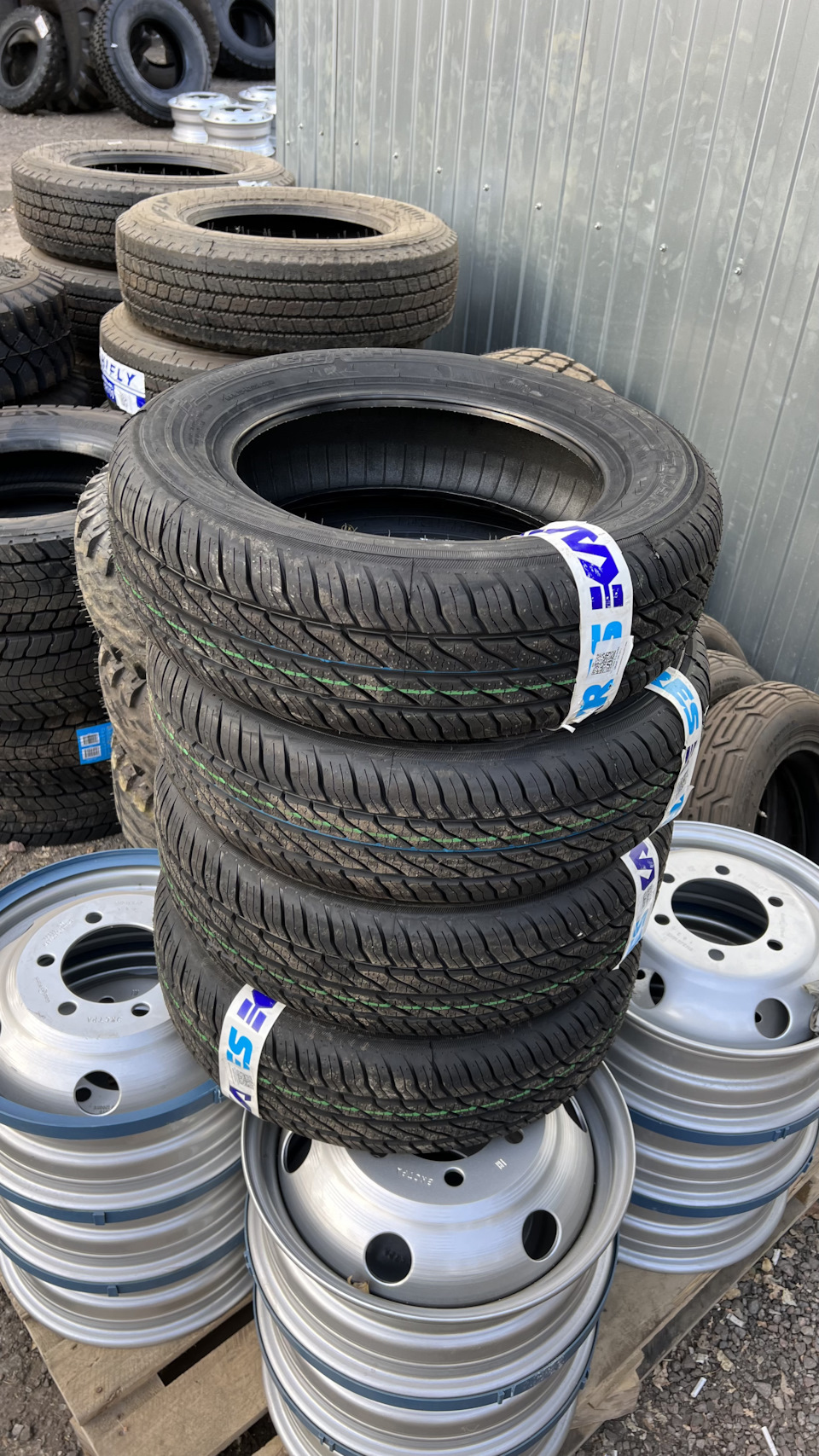 Сезон заканчивается, а я резину летнюю покупаю — Lada 2115, 1,5 л, 2009 ...