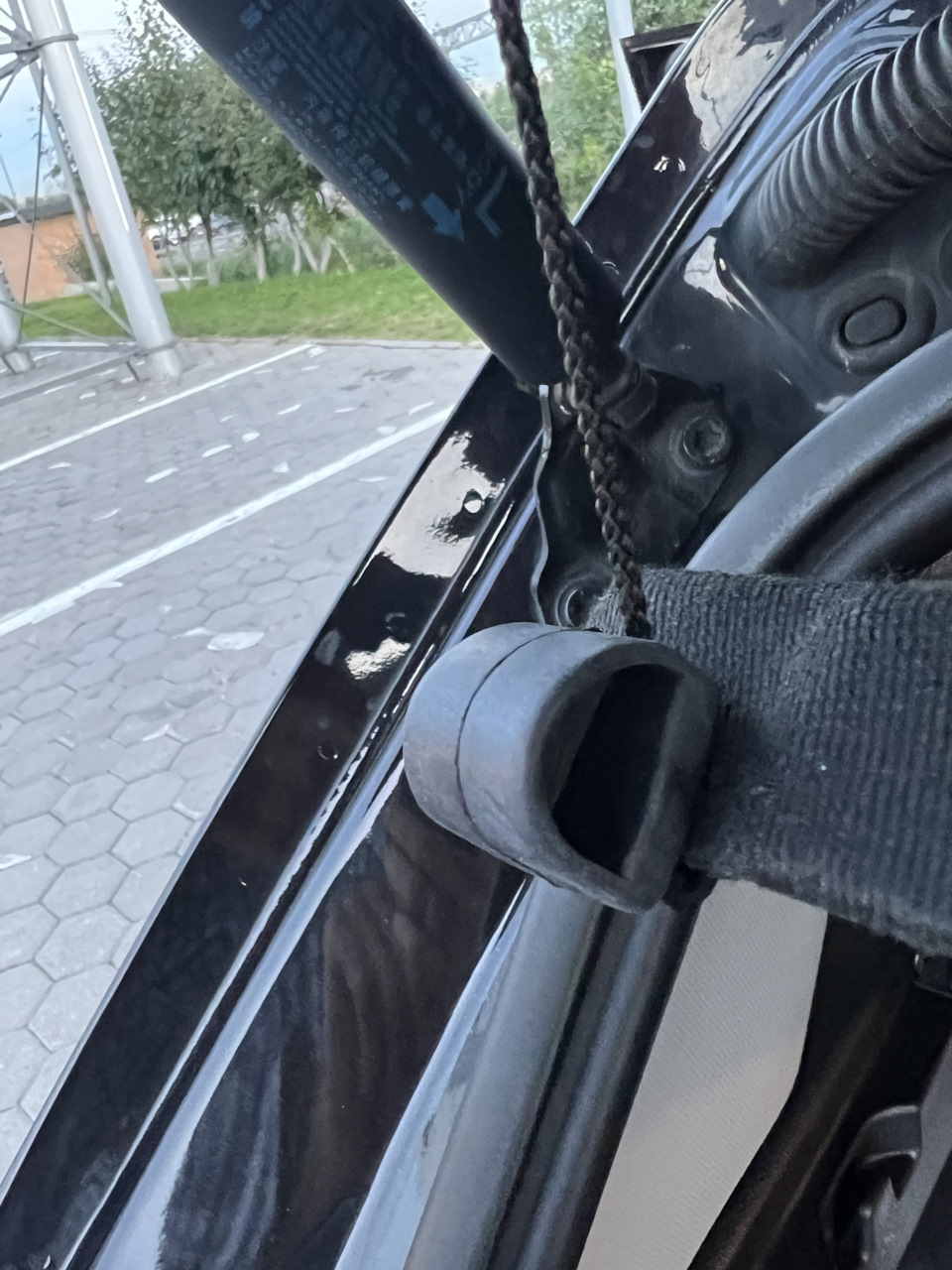 Резиновый буфер полки багажника — BMW X1 (F48), 2 л, 2017 года ...