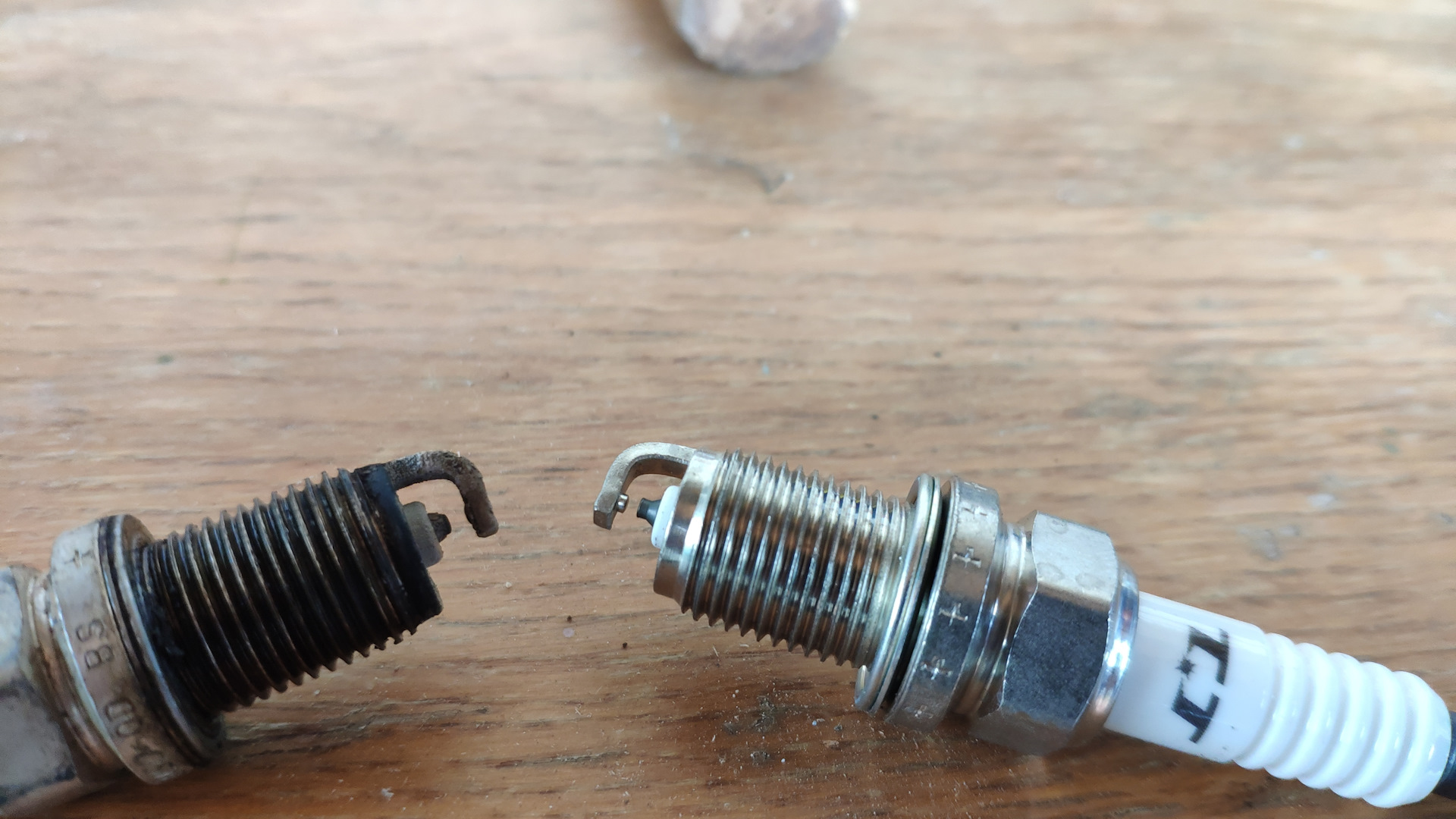 Свеча зажигания 18843-10063. Denso vxuh20i. Свечи зажигания 1884310062. 3546 свеча зажигания. Свечи на пиканто.