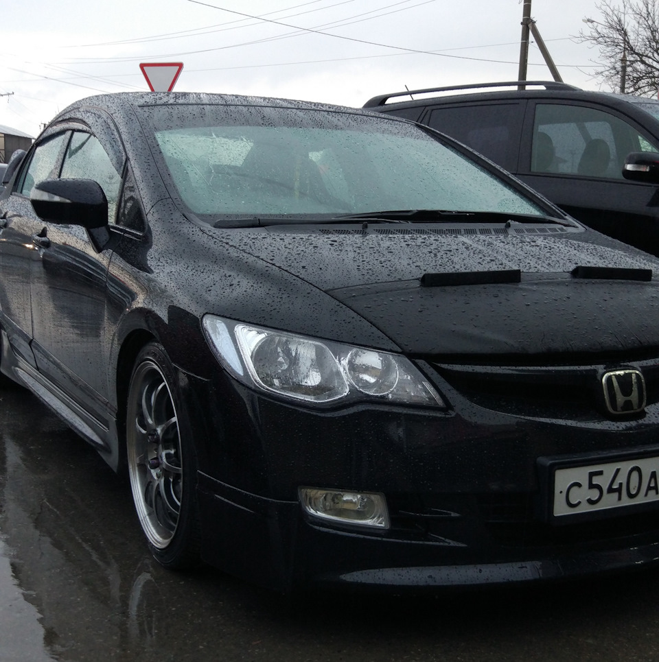 Кожаный дефлектор капота Bra bonnet — Honda Civic 4D (8G), 1,8 л, 2008 года  | аксессуары | DRIVE2