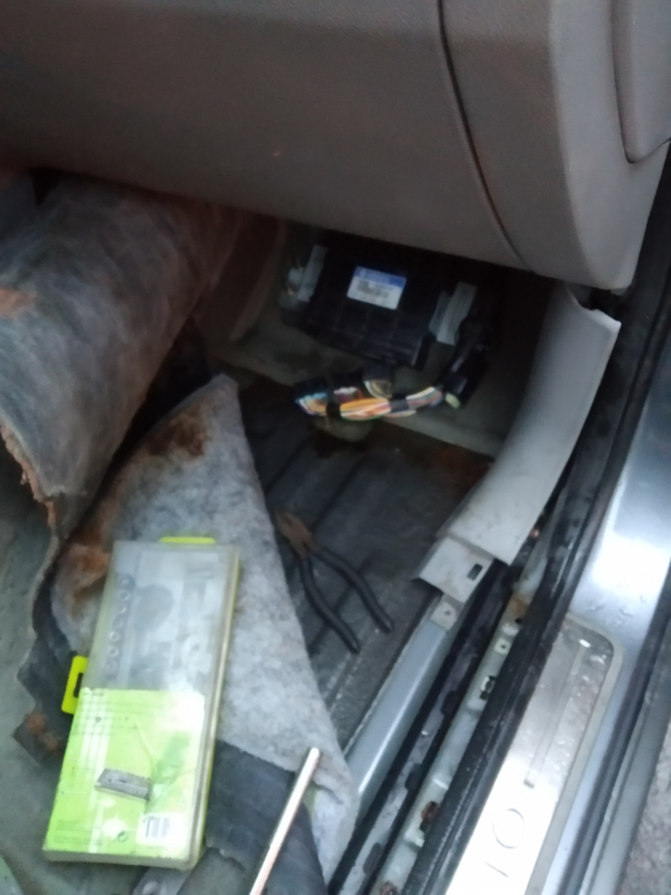 Последствия забитого дренажа люка — KIA Sorento (1G), 3,5 л, 2005 года ...