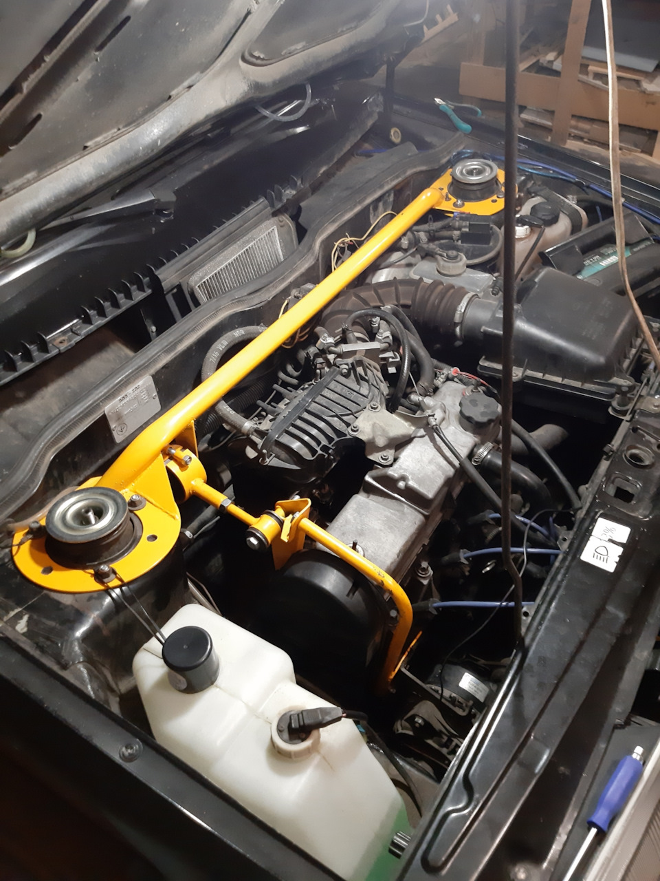 Распорка с дополнительной опорой двигателя — Lada 21099, 1,6 л, 2008 ...