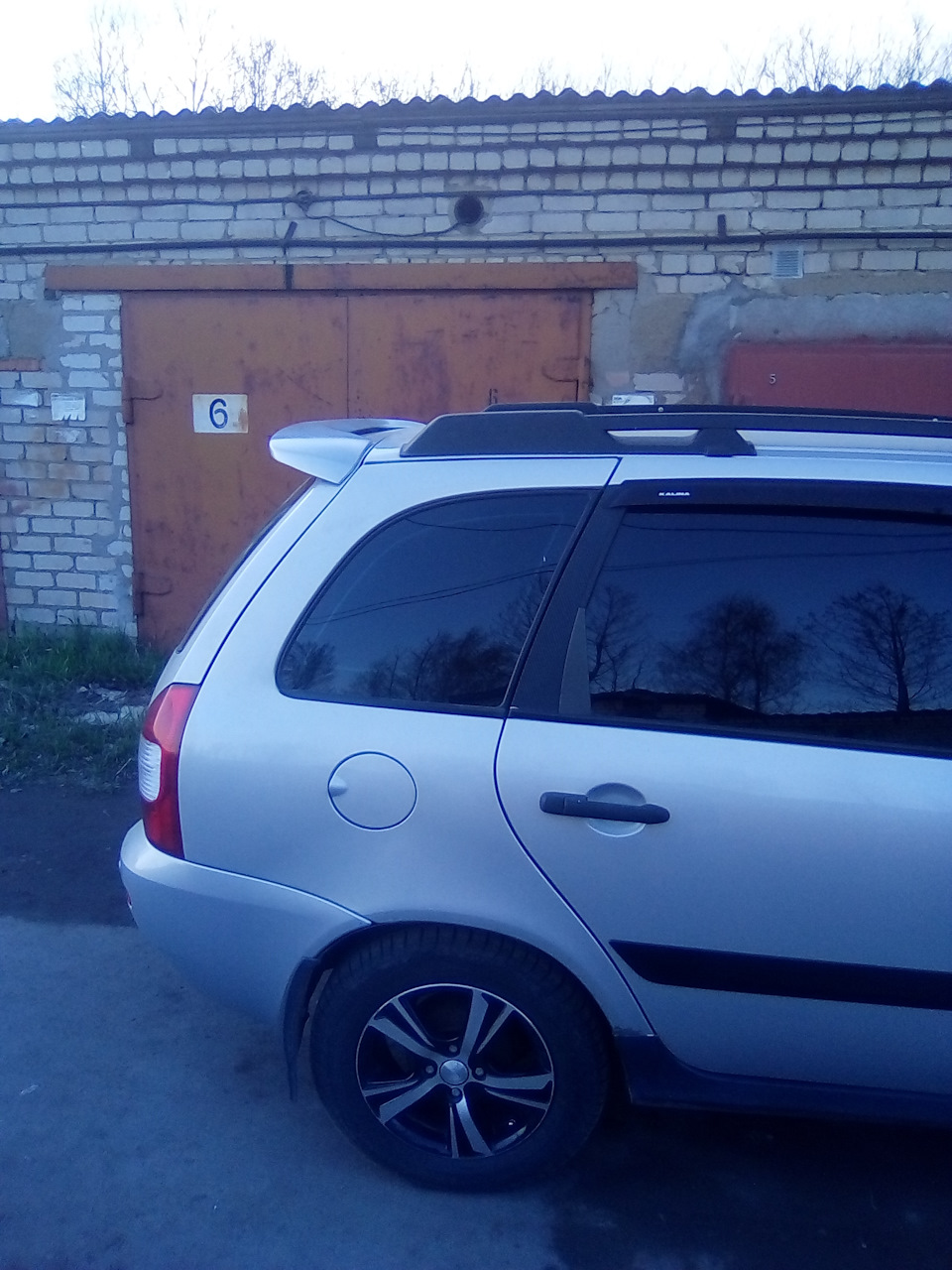 Спойлер — Lada Калина универсал, 1,4 л, 2009 года | аксессуары | DRIVE2