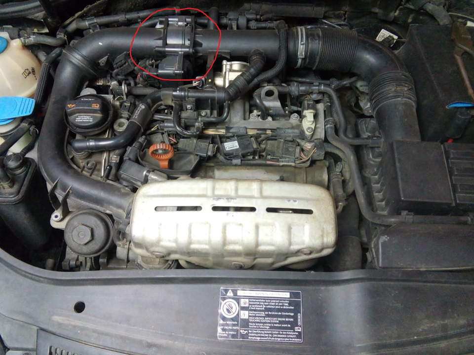Блок регулирующей заслонки часть 2 — Volkswagen Golf Mk5, 1,4 л, 2008 ...