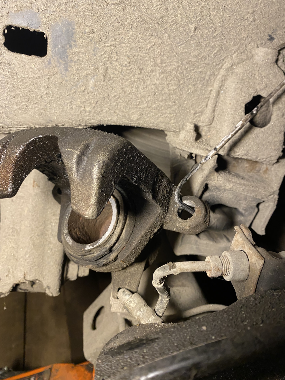 Течь сальника правой полуоси — Toyota Land Cruiser Prado 120-series, 4 ...