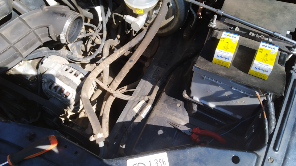 Почему перегорают лампочки и вагорают гнезда на блоке предохранителей ...