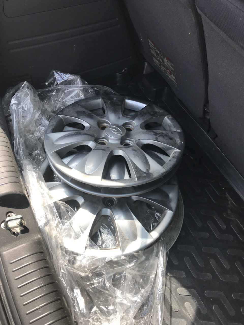 Новые оригинальные колпаки колес — Hyundai Getz, 1,4 л, 2008 года ...