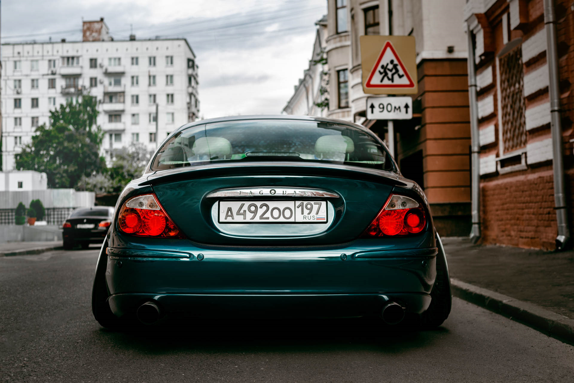 Jaguar XJ stance