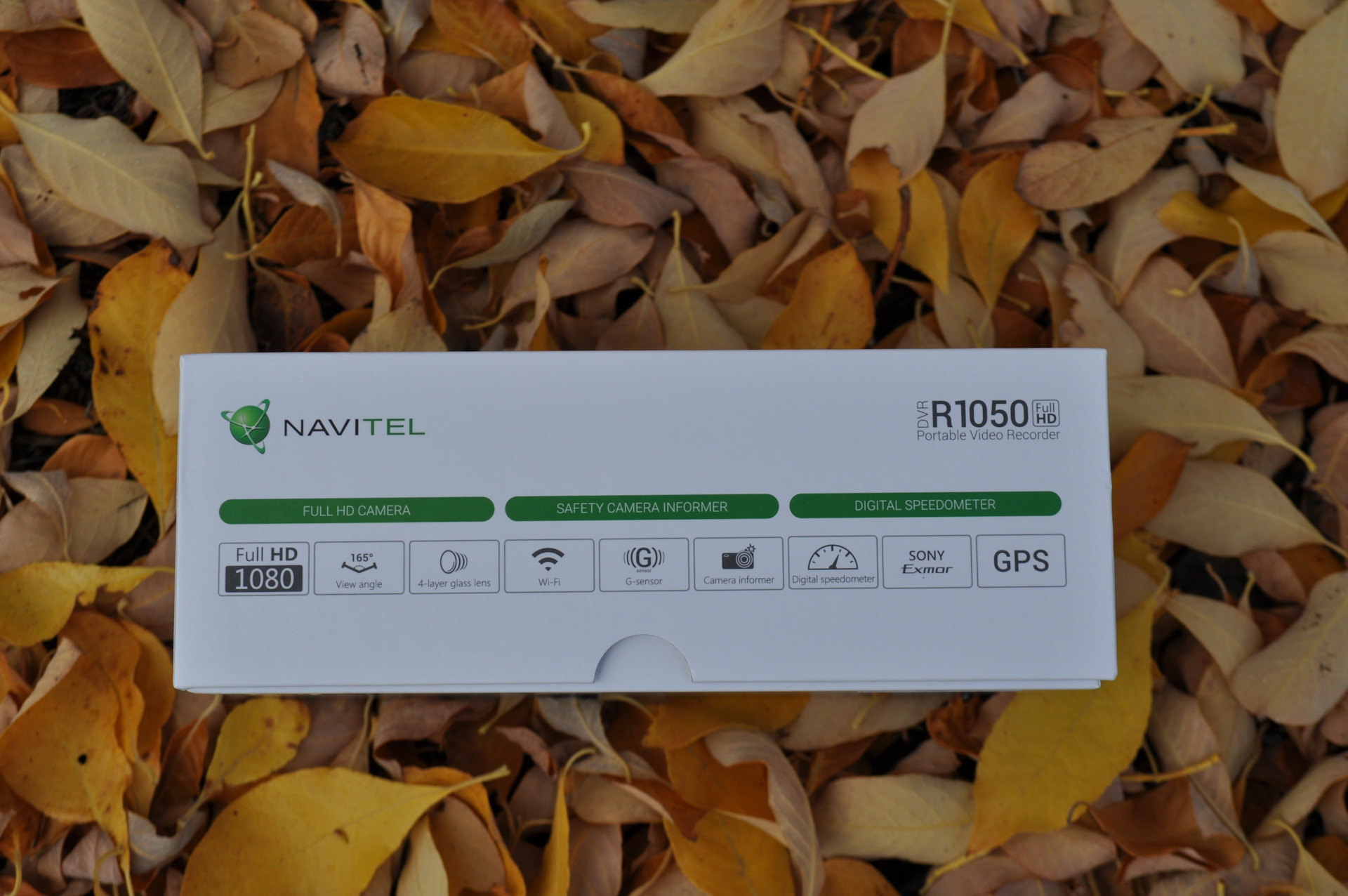 Navitel r1050 c gps wifi цифровым спидометром и функцией предупреждения о камерах и знаках