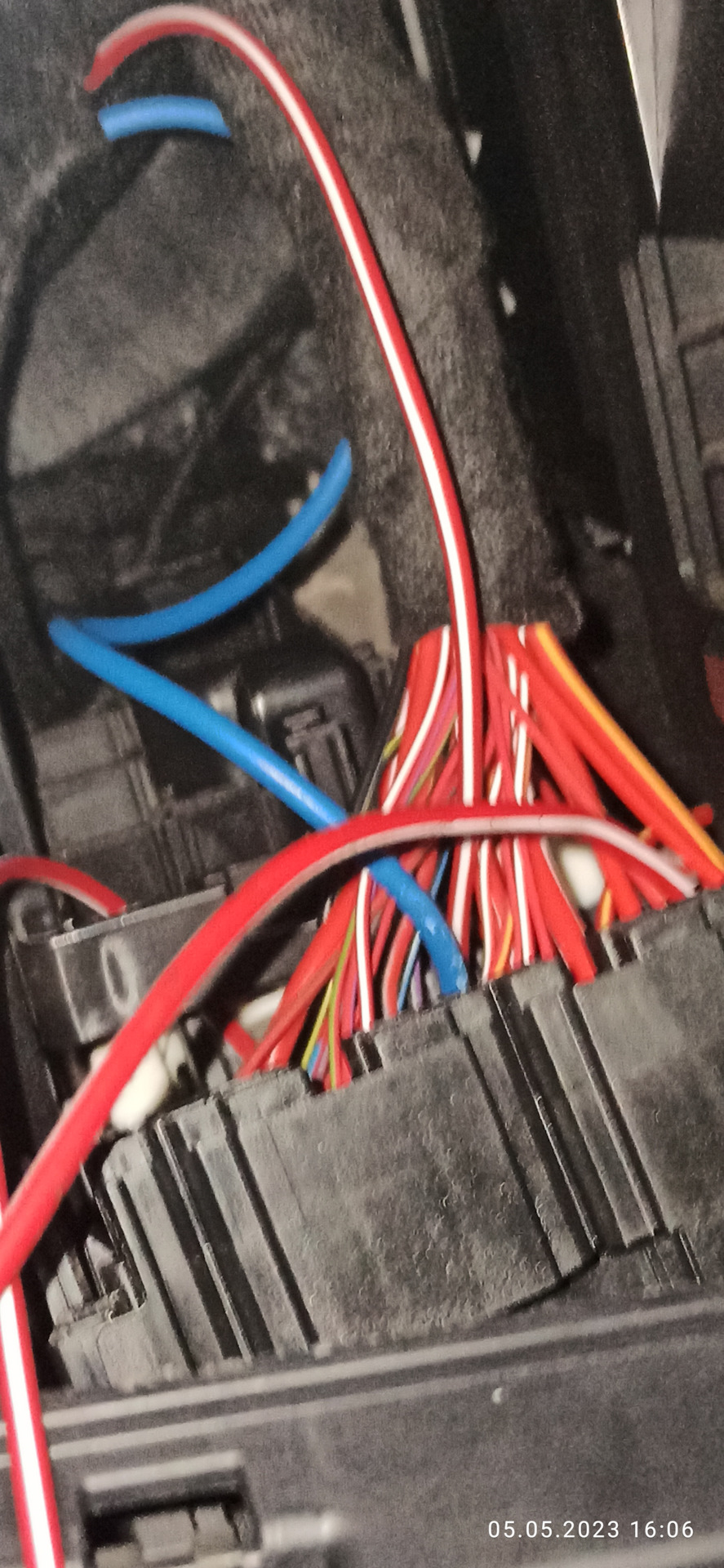 Куда вставляется провод. Обжать кабель для камеры. Обжать коннектор rj-45 порядок цветов. Разъём для интернет кабеля в системный блок. Подсоединение провода к патрону.