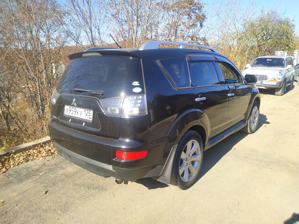 На лето придется уже брать другие шины, этот свое одбегал — Mitsubishi Outlander XL