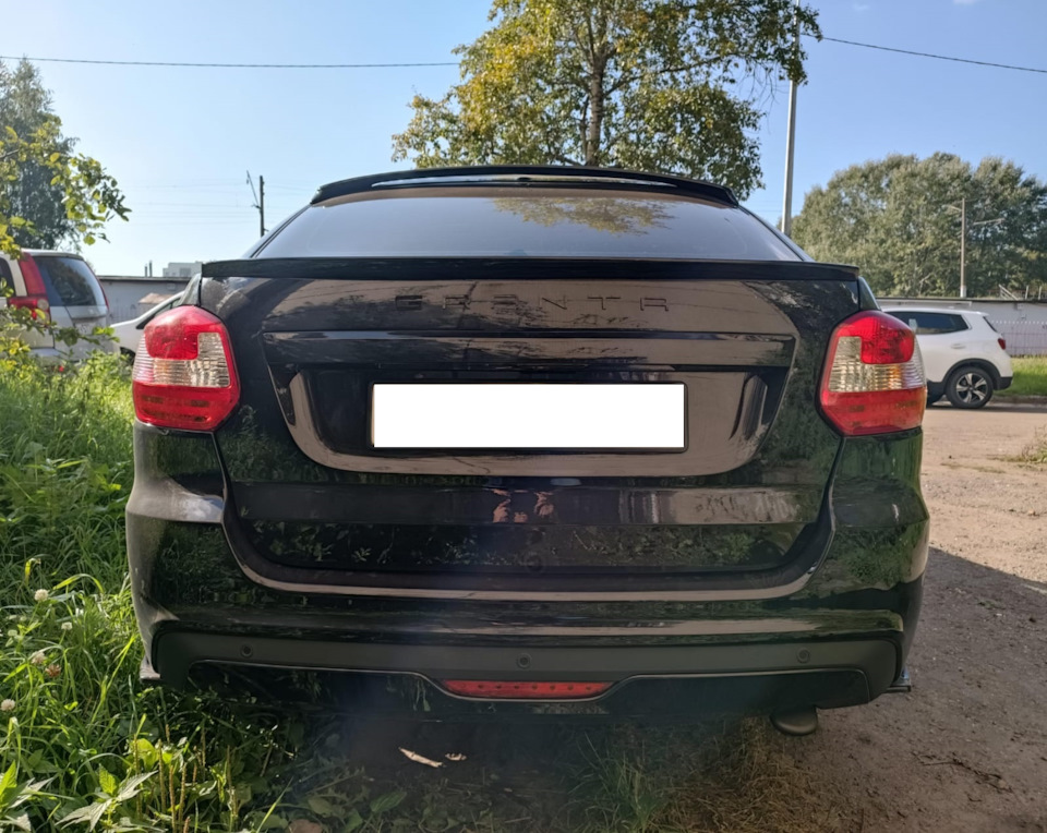 Верхний, нижний спойлер на крышку багажника. — Lada Гранта Лифтбек (2G ...
