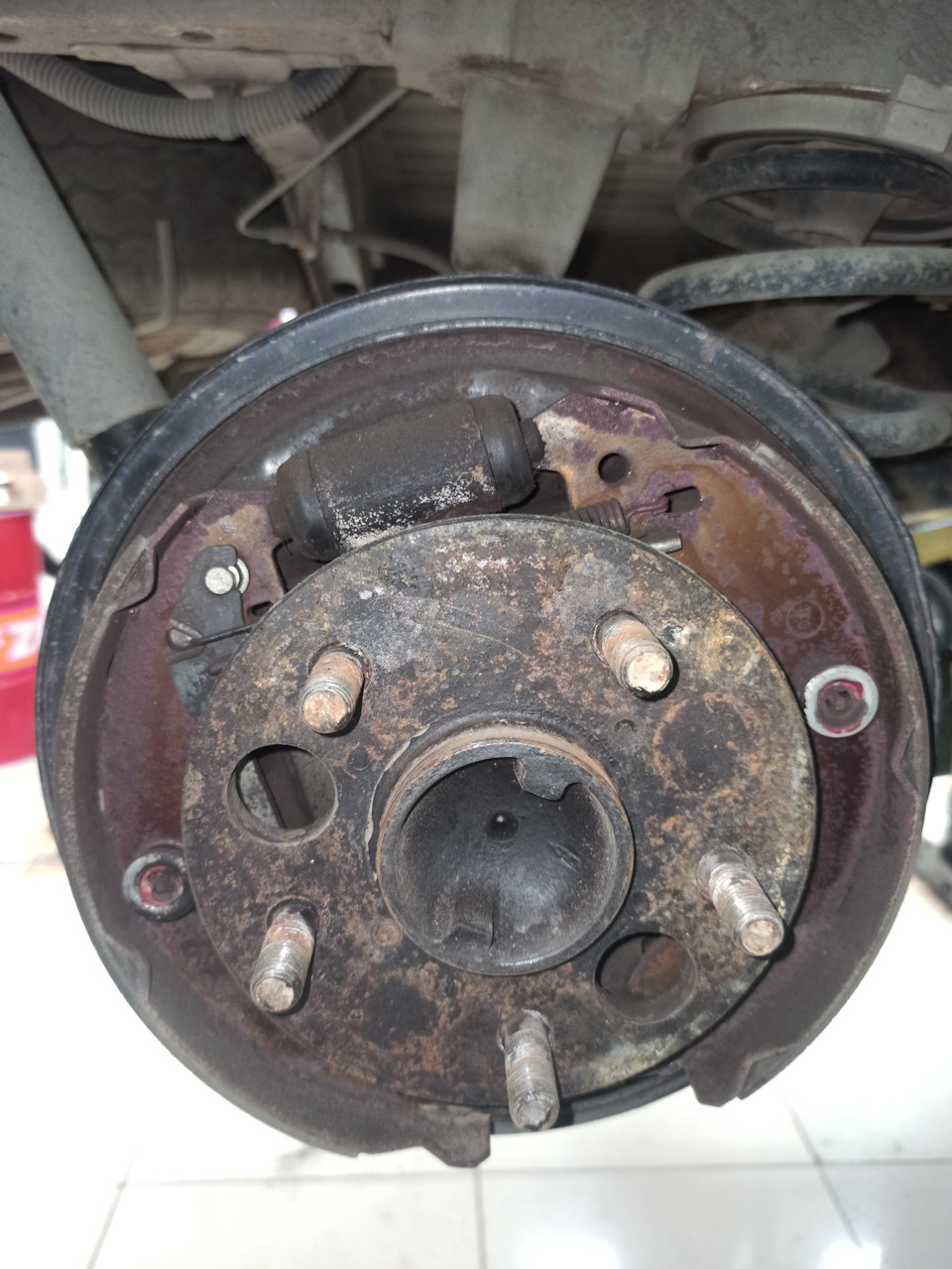 Проточка задних тормозных барабанов, замена колодок. — Toyota Town Ace ...