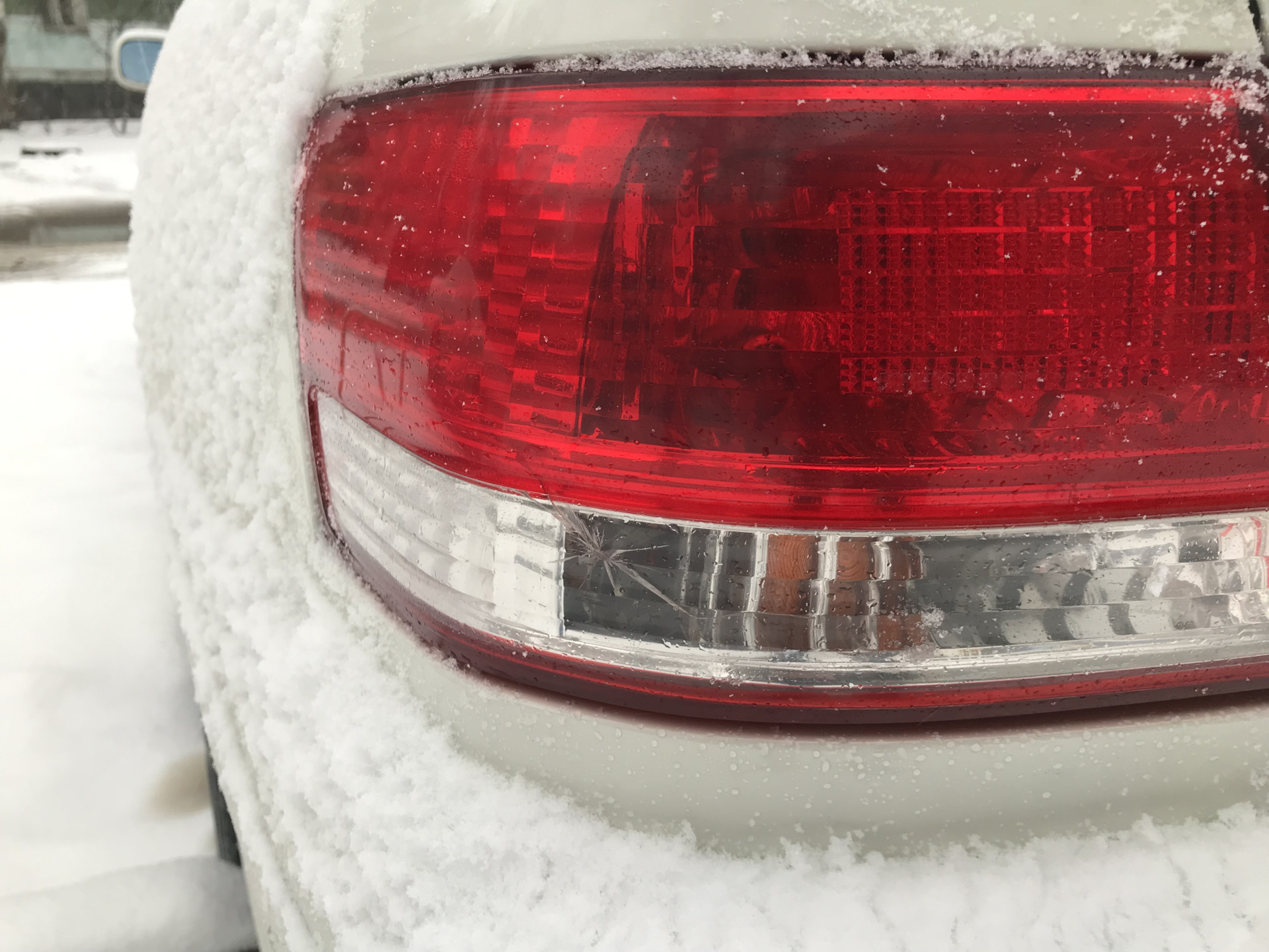 Чёрная полоса. Марка побили во дворе. Щетки стеклоочистителя — Toyota Mark  II (100), 2 л, 1999 года | наблюдение | DRIVE2