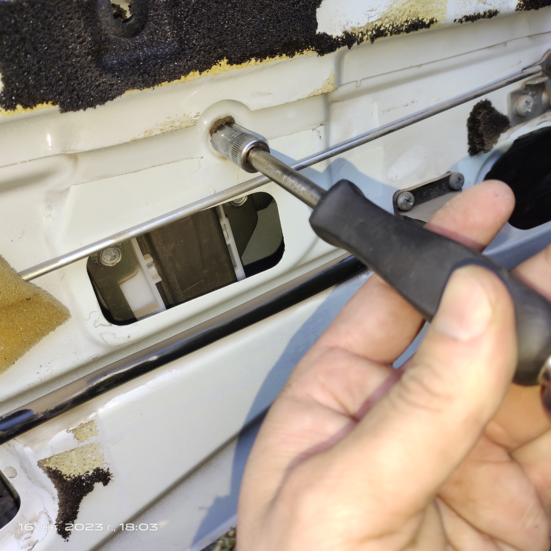 Задние стеклоподъемники ФОРВАРД. — Lada Приора хэтчбек, 1,6 л, 2011 ...