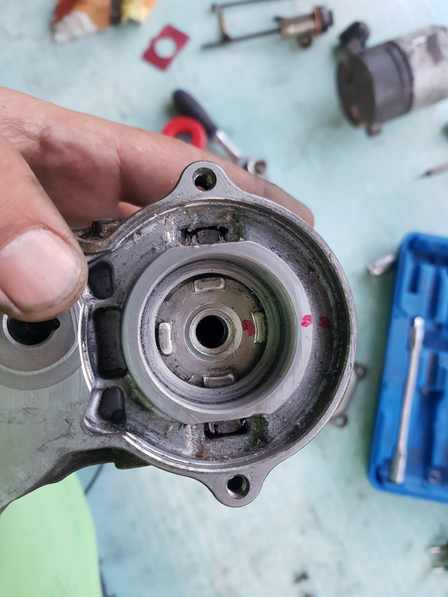 Не крутит стартер, реле щелкает. разбор втягивающей катушки. — Toyota ...