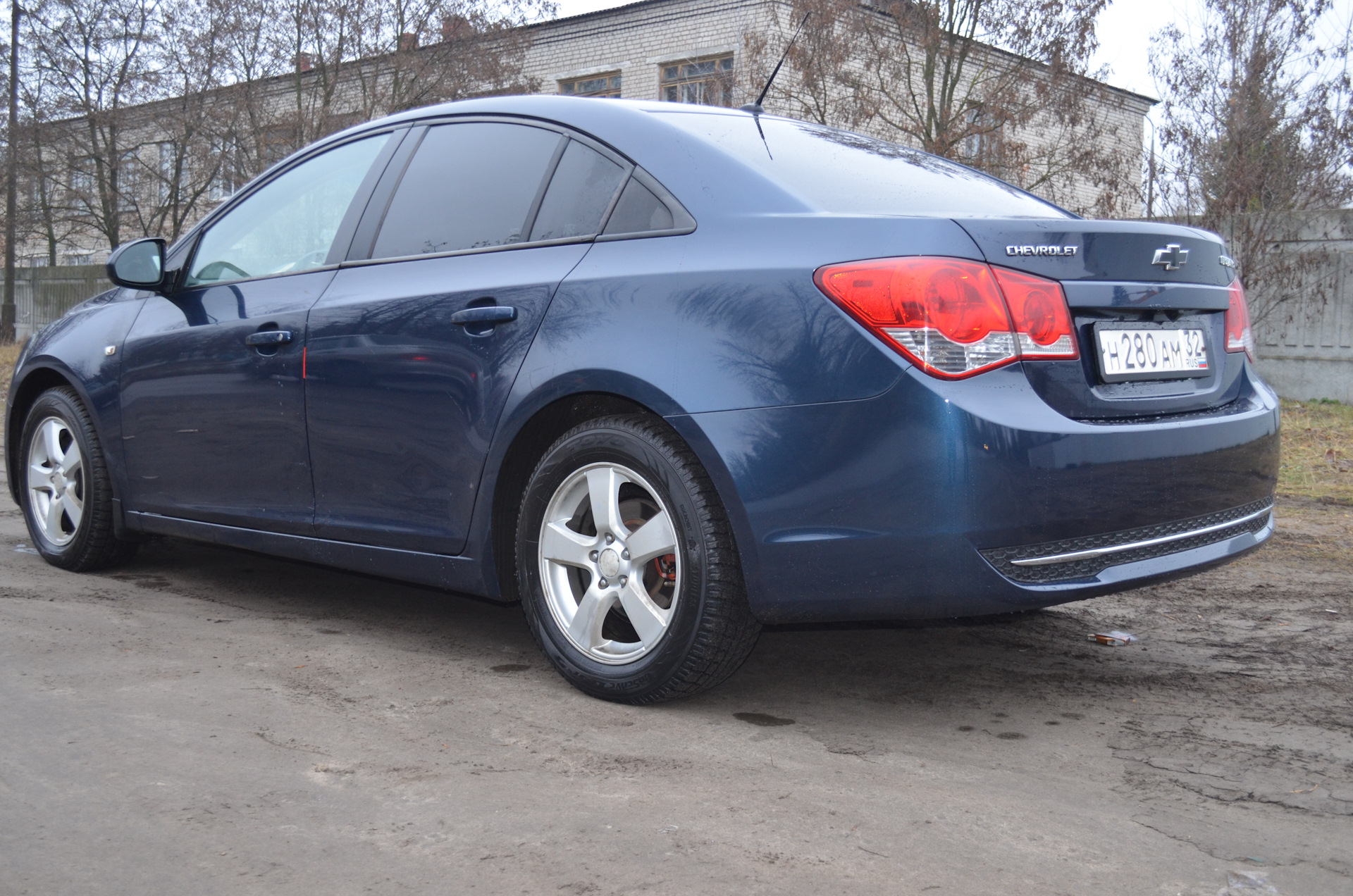 Chevrolet Cruze сзади 2009