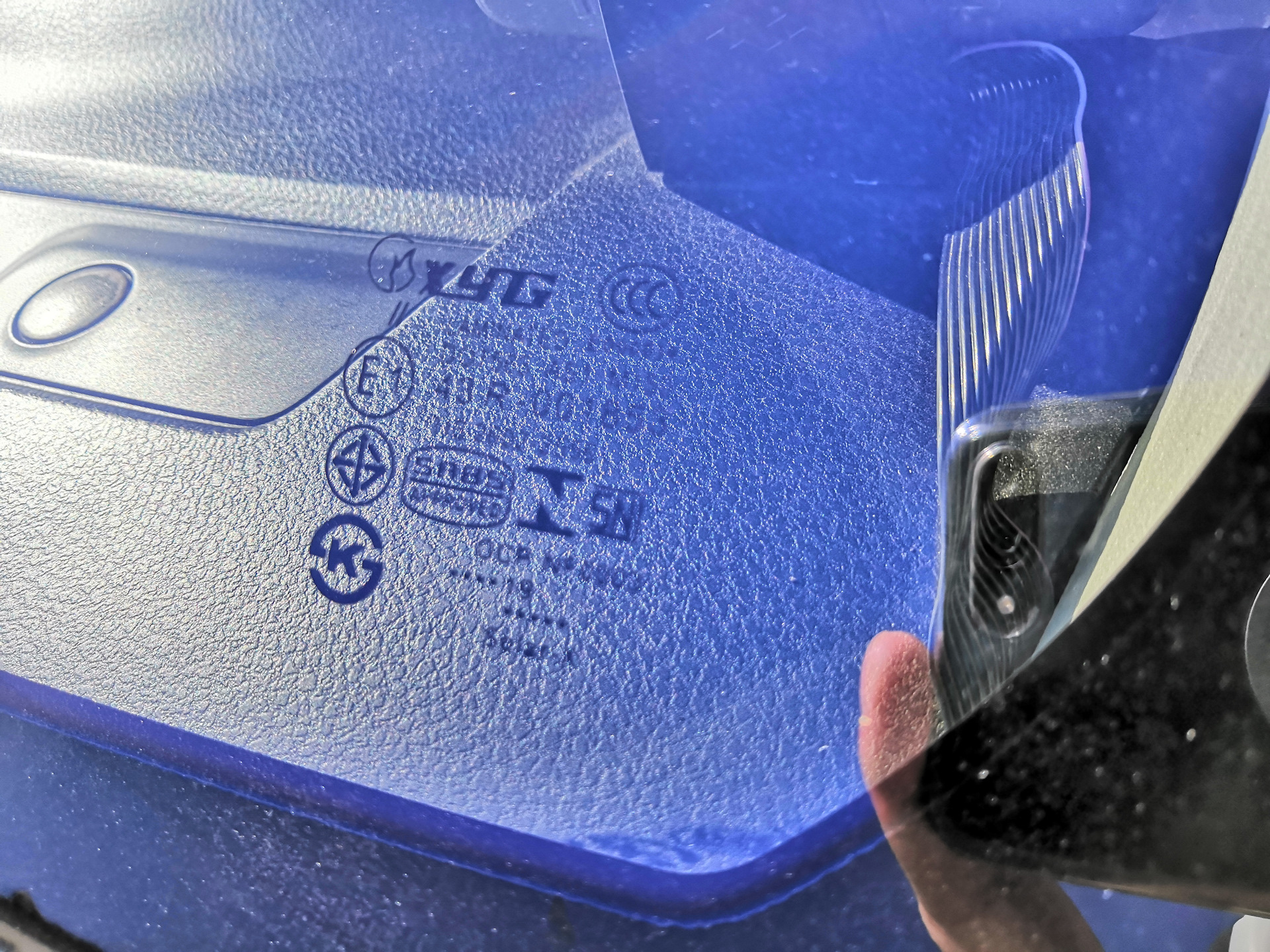 Автостекла xyg. Атермальное стекло XYG Solar-x. Атермальное стекло XYG Solar Volvo xc90. Лобовое стекло XYG Solar. Атермальное стекло x5 XYG.