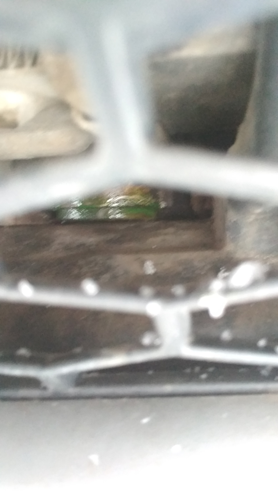 Потек радиатор кондиционера — Land Rover Freelander 2, 2,2 л, 2009 года ...