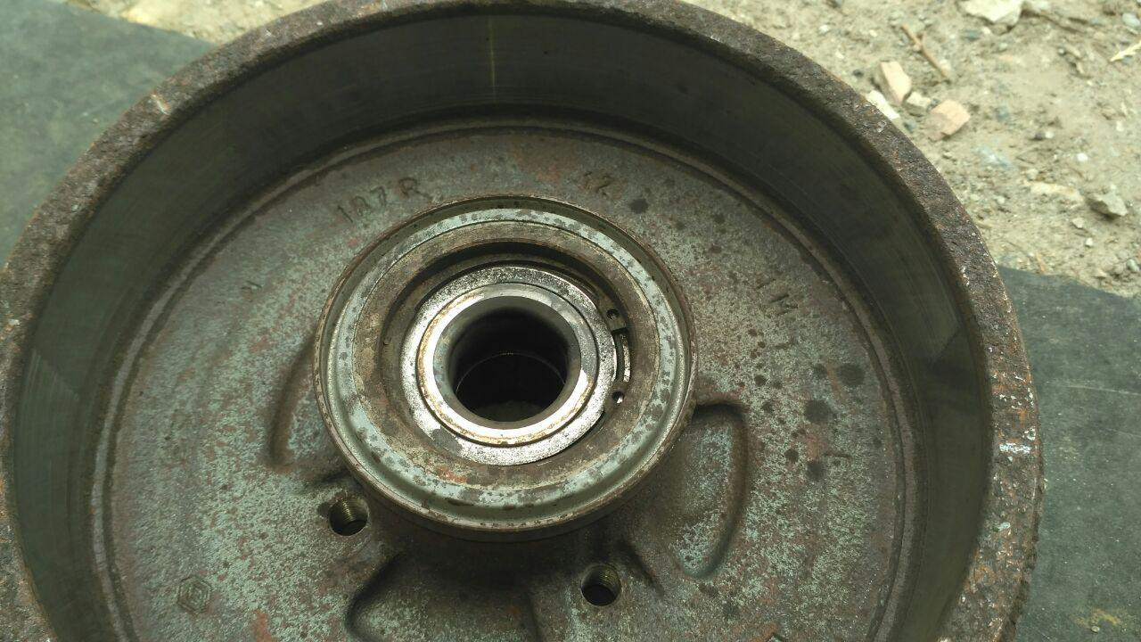 Замена колодок в барабанных тормозах — Renault Kangoo (2013), 1,5 л ...