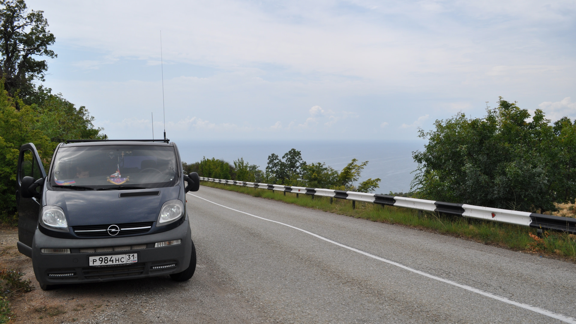 Опель в крыму. Opel Vivaro Крым. Опель Виваро купить в Крыму.