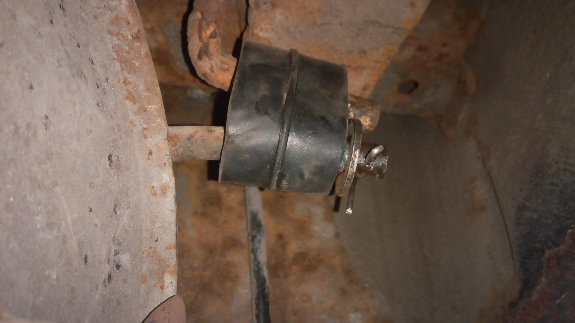 Замена подвесов глушителя. — Opel Omega B, 2 л, 1996 года | своими ...