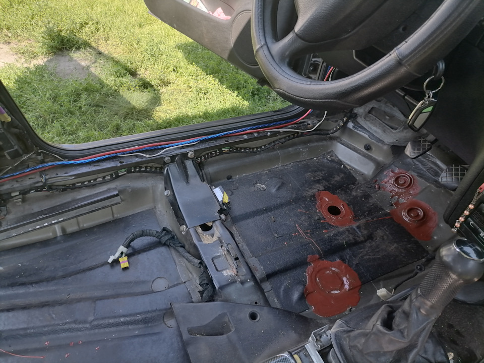 Ремонт отверстий кузова — Volkswagen Golf Mk4, 1,9 л, 2001 года ...