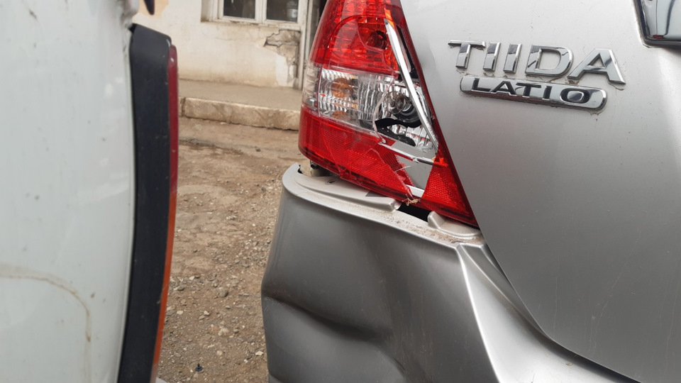 13. Давнее дтп с заменой фары, чернитель шин Tire Polish от Grass ...