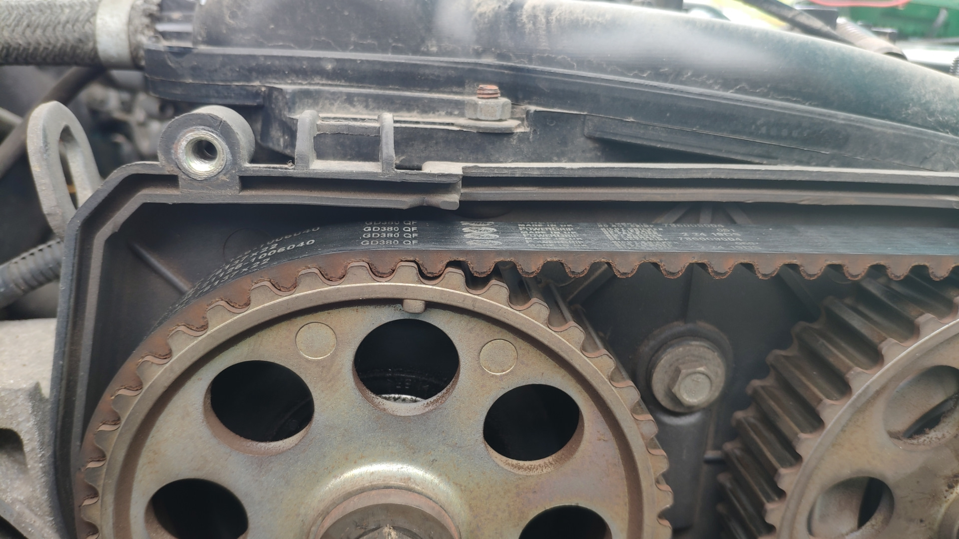 Приора натяжитель 16 клапанов. Сколько зубьев на ремне грм приора 16 клапанов. Ремень грм два ролика приора. Через сколько нужно менять грм приора. Размеры ремня грм приора 16 клапанов.