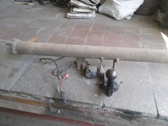 Штатный фаркоп, фото для страждущих - Volkswagen Golf Mk4, 1,6 л, 2002 года прос