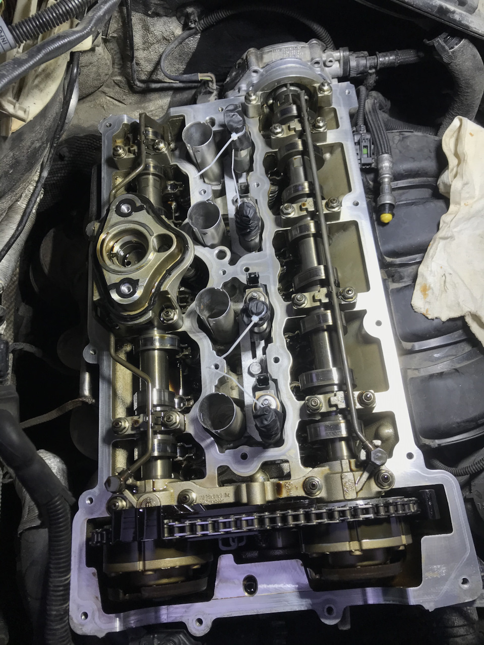 Запах горелого масла в салоне. Замена прокладки клапанной крышки. — BMW ...