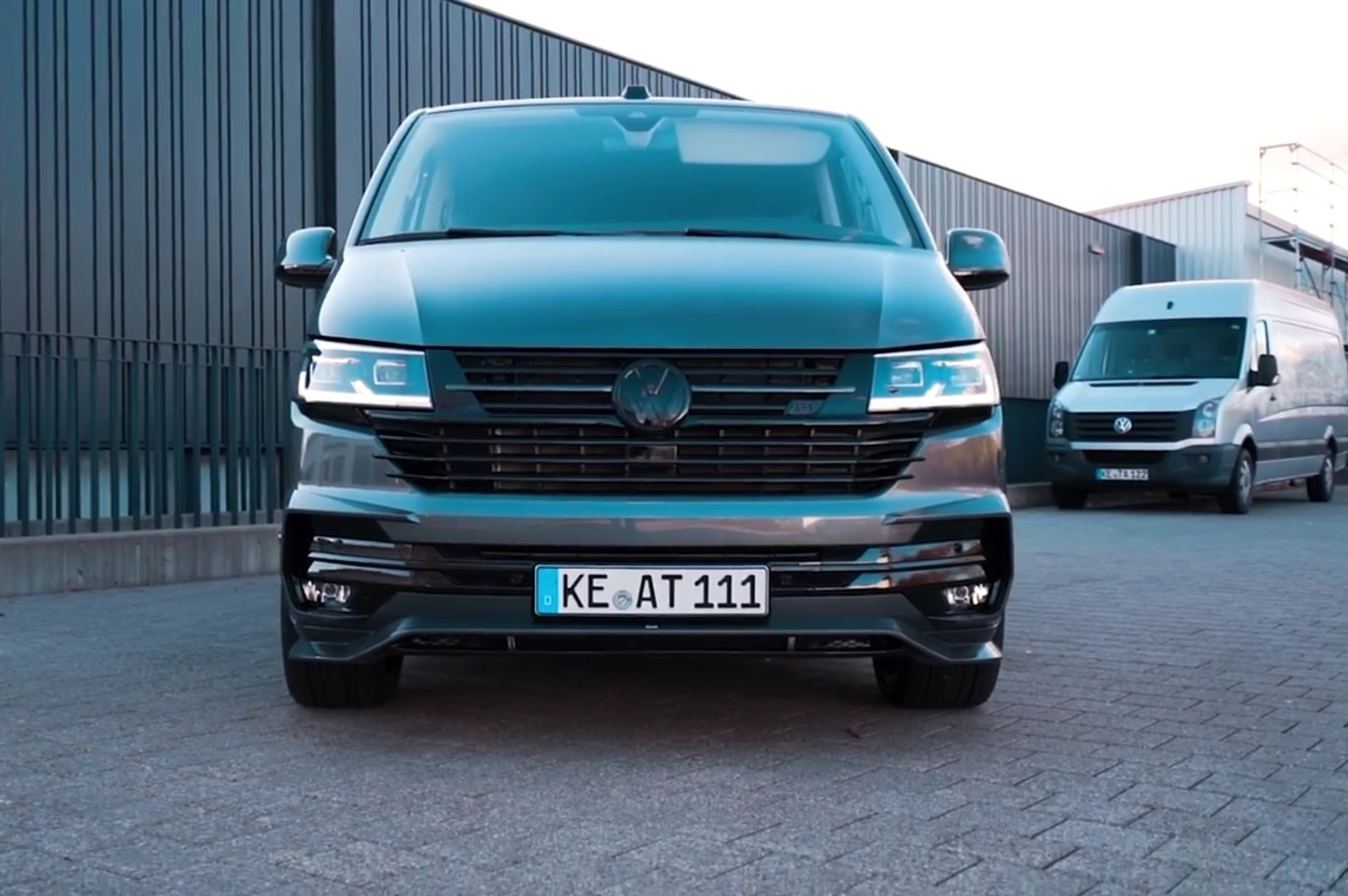 Фольксваген мультивен рестайлинг. VW Multivan t6. Volkswagen Caravelle 6.1 черный. Фольксваген Каравелла т6. VW T6.1 Multivan.